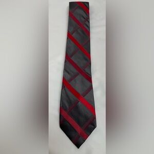 Arrow Classic Red and Black Plaid Tie